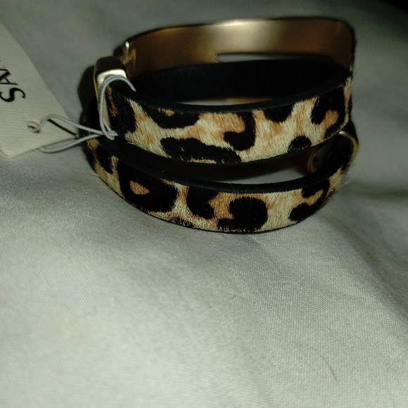 Saachi Gold Loop Animal Print Bracelet - Picture 4 of 7
